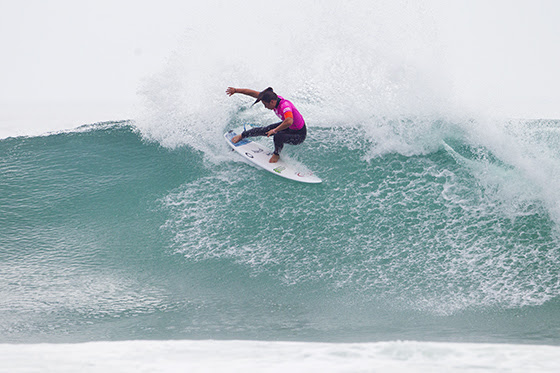 Tyler Wright (AUS) blitzing the Final at the Roxy Pro France to move to 2nd on the ASP WCT rankings.Image: ASP / Scholtz