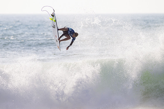 Kolohe Andino flies into the Quarterfinals at the Quiksilver Pro France.
Credit: ASP / Scholtz