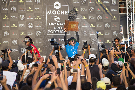 Mick Fanning claims his third WCT victory of the year at the Moche Rip Curl Pro Portugal.
Image: ASP / Poullenot / AQUASHOT