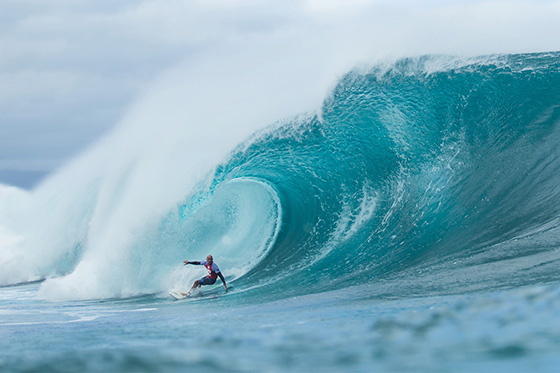 Kelly Slater (USA) dominated his Round 2 heat today, charging his way through to Round 3. Image: ASP / Kelly Cestari